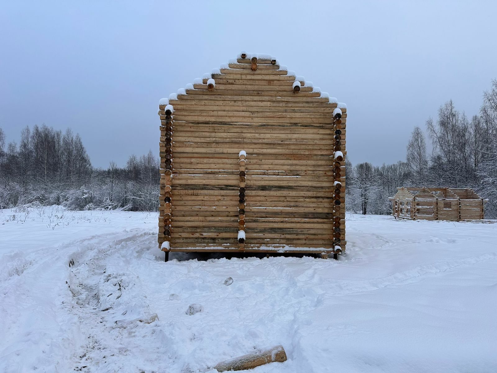 Недостроенный дом, расположенный в деревне Некрасово Маловишерского района